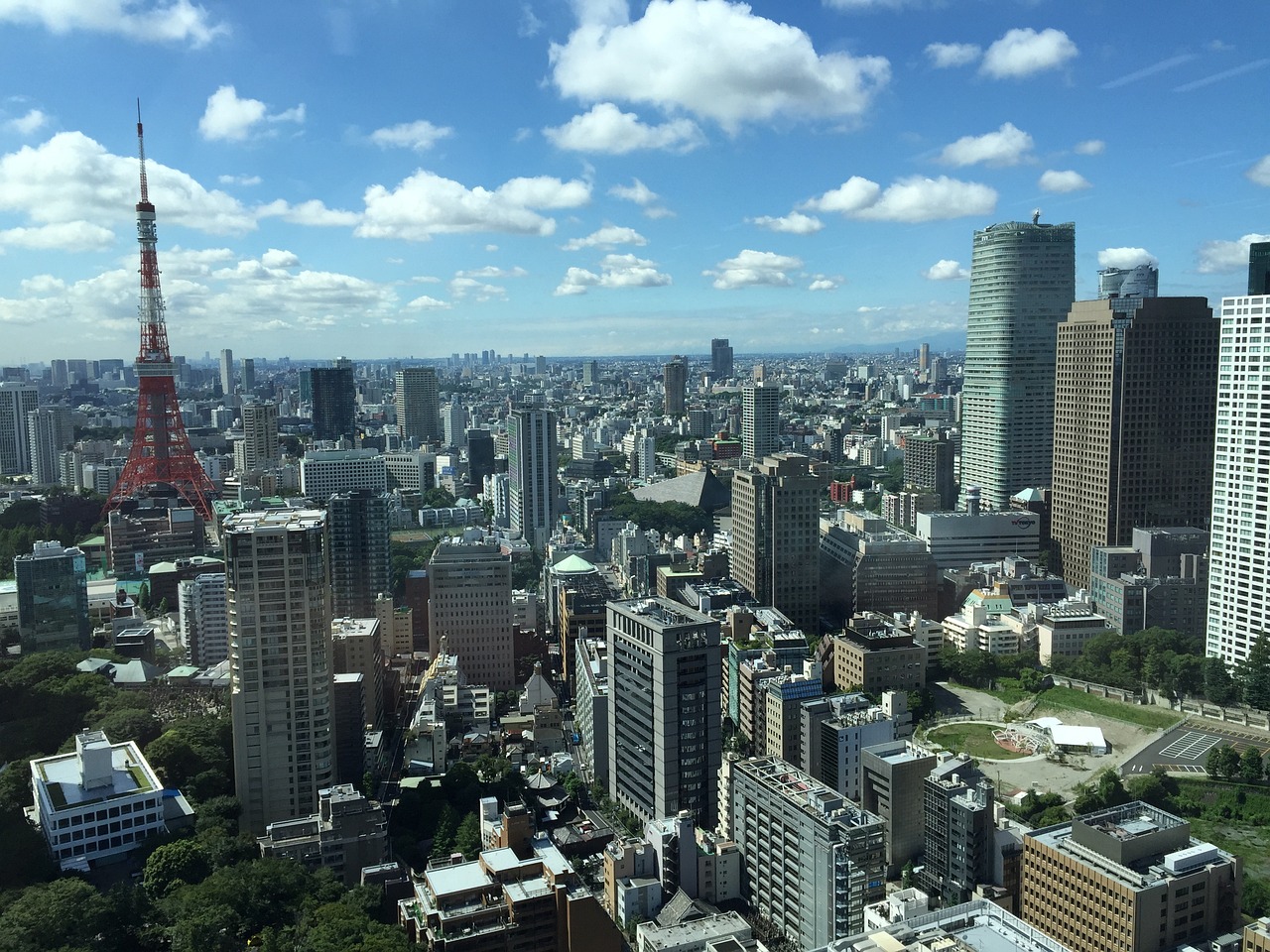 上海，这座繁华的城市，总是充满了各种新闻和传闻。近日，一则关于男子800万上海买到凶宅的消息引起了社会的广泛关注。