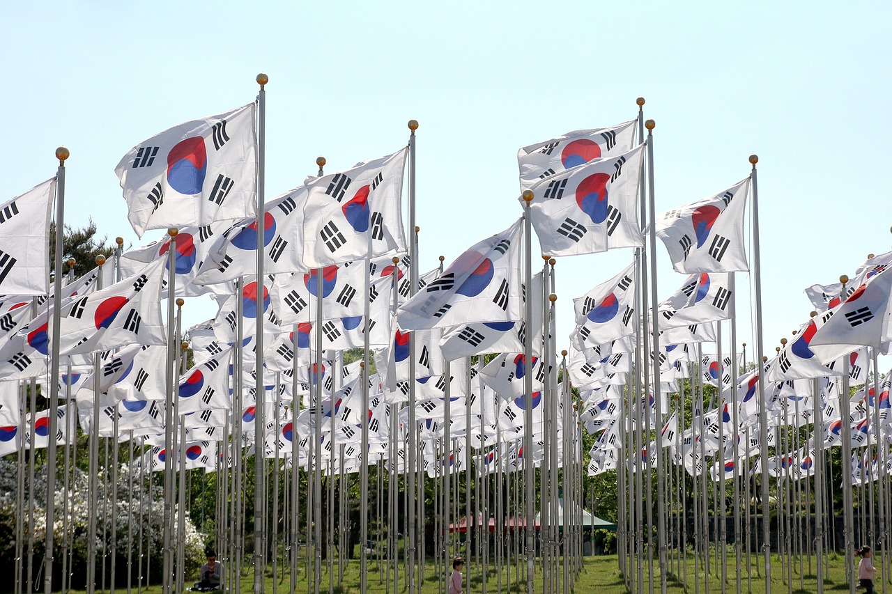 韩国民调揭示，七成民众支持弹劾尹锡悦，这是为何？